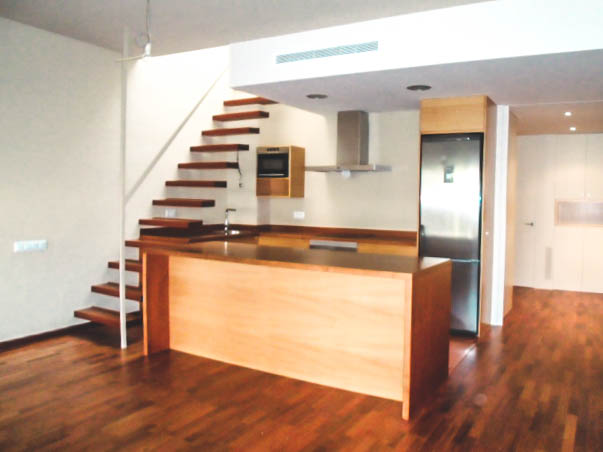 rehabilitacion casa entre medianeras interiorismo cocina escaleras 4